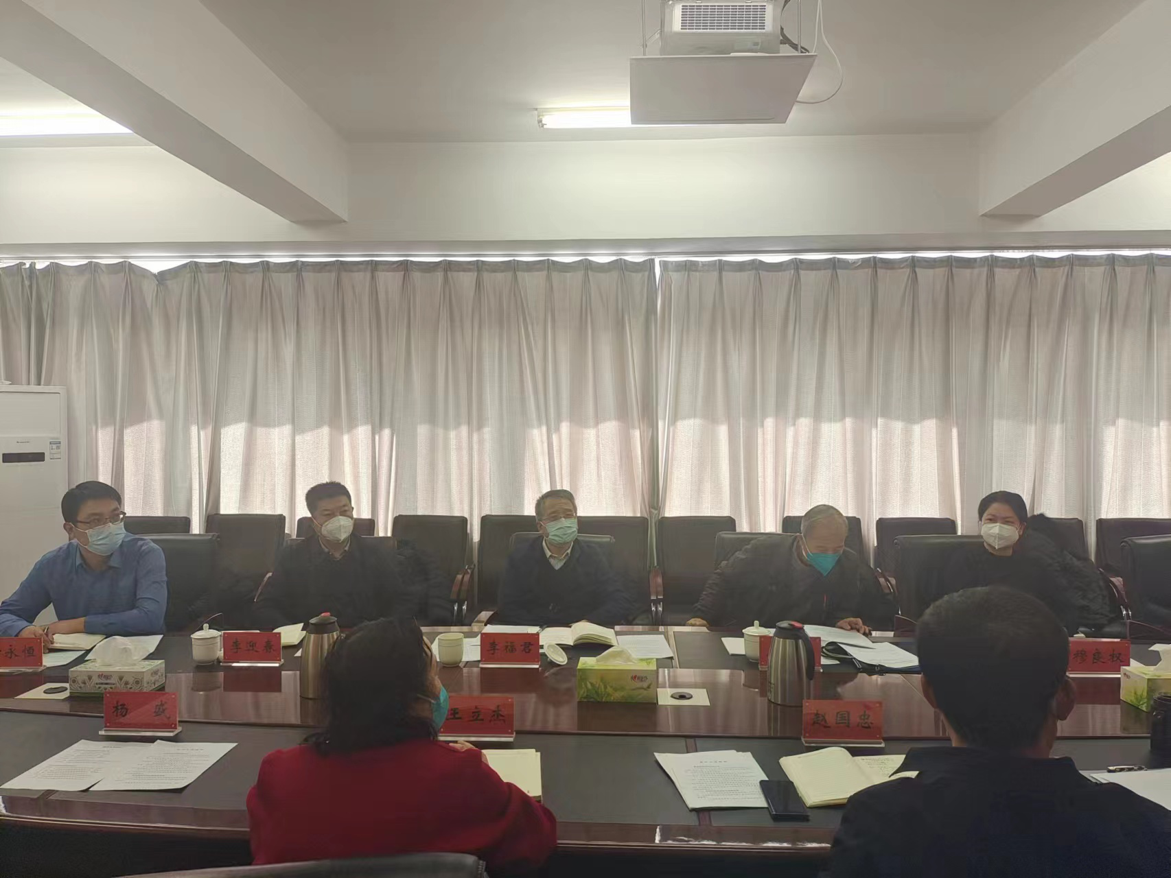 2月3日，内蒙古自治区粮食和物资储备局与国家粮食与物资储备局内蒙古局召开工作座谈会